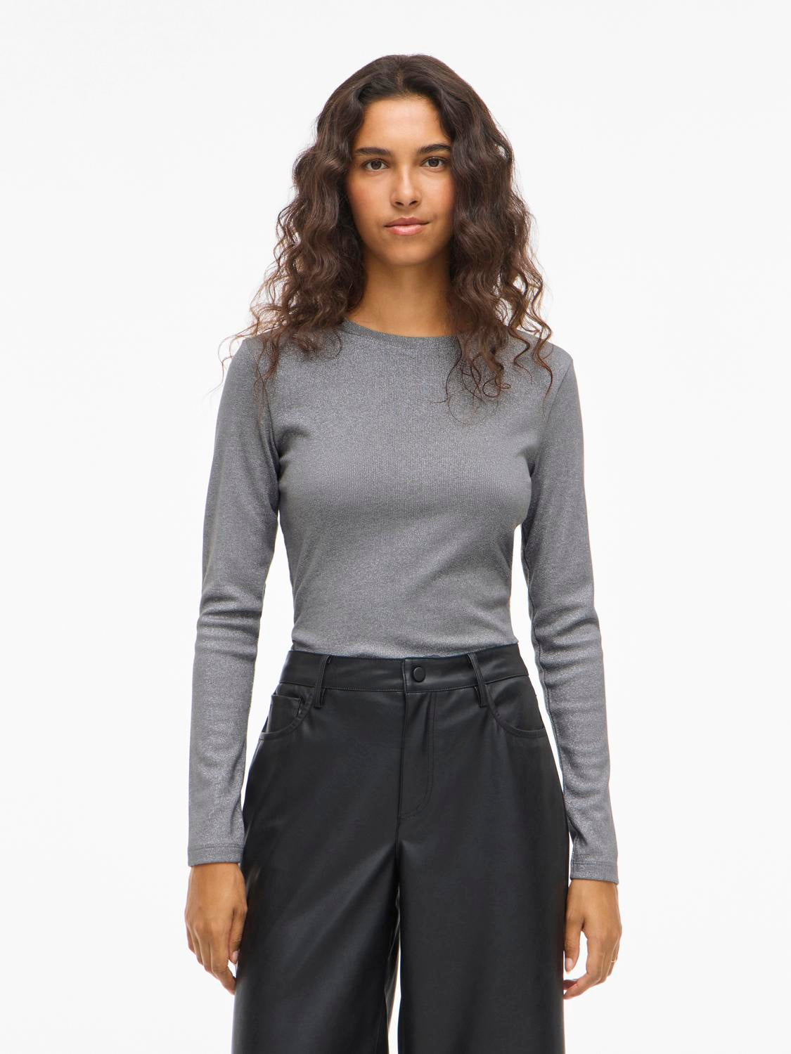 model_shot-front